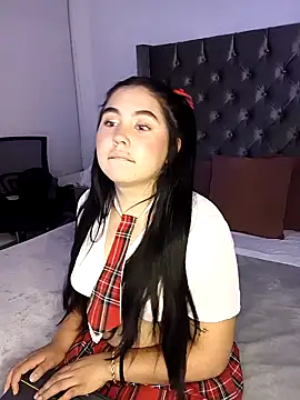 Snapshot of NikkiBotero chatting on 14, 11, 2025 NikkiBotero online show from 14, 11, 2025