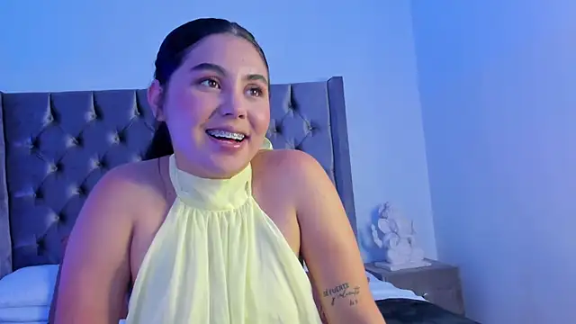 Snapshot of NikkiBotero chatting on 16, 11, 2025 NikkiBotero online show from 16, 11, 2025