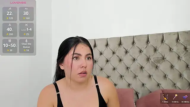 Snapshot of NikkiBotero chatting on 30, 11, 2025 NikkiBotero online show from 30, 11, 2025