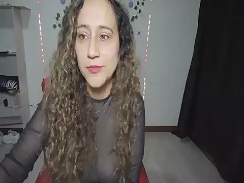 Snapshot of MystiKa_17 chatting on 28, 11, 2025 MystiKa 17 online show from 28, 11, 2025