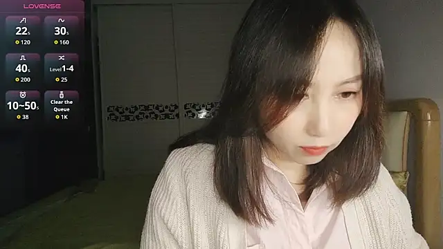 Snapshot of Ella61 chatting on 13, 11, 2025 Ella61 online show from 13, 11, 2025