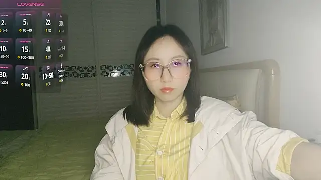 Snapshot of Ella61 chatting on 14, 11, 2025 Ella61 online show from 14, 11, 2025