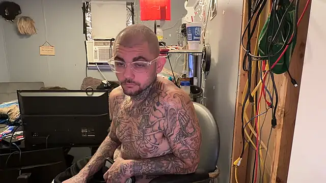 Snapshot of trickydickydaddy chatting on 2, 6, 2026 trickydickydaddy online show from 2, 6, 2026