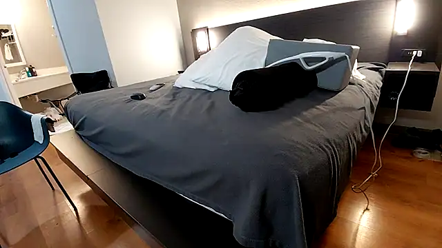 Snapshot of Mreroticking chatting on 20, 12, 2025 Mreroticking online show from 20, 12, 2025