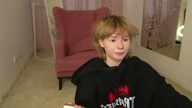 Snapshot of miccka__ chatting on 9, 11, 2025 miccka online show from 9, 11, 2025