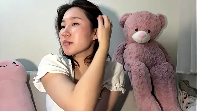 Snapshot of DishySulcus chatting on 8, 11, 2025 DishySulcus online show from 8, 11, 2025