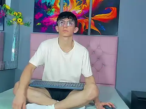 ElanGiraldo online show from 9, 2, 2026