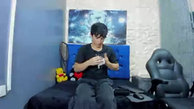 ElanGiraldo online show from 24, 3, 2026