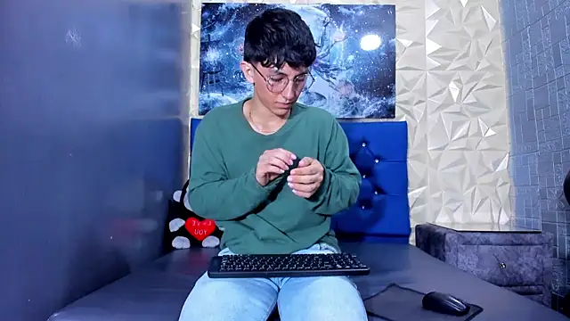 Snapshot of ElanGiraldo chatting on 18, 4, 2026 ElanGiraldo online show from 18, 4, 2026
