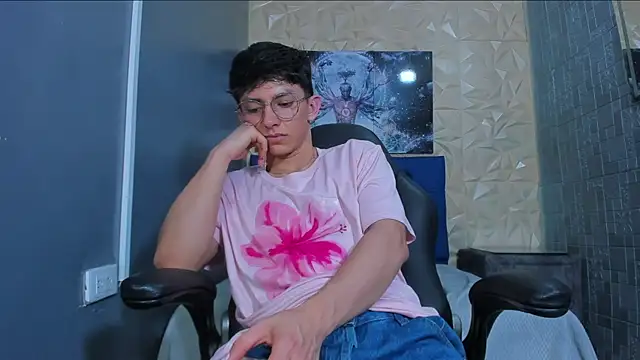 ElanGiraldo online show from 7, 6, 2026