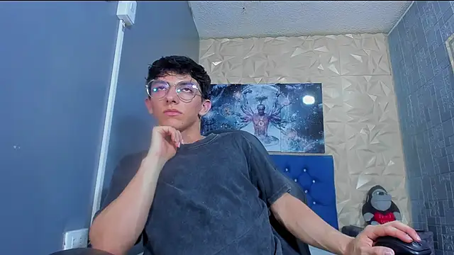 ElanGiraldo online show from 22, 6, 2026
