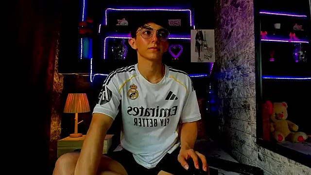 ElanGiraldo online show from 7, 8, 2026