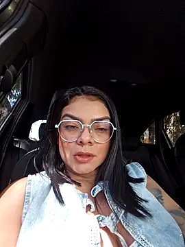 sofiaalarson online show from 10, 4, 2026