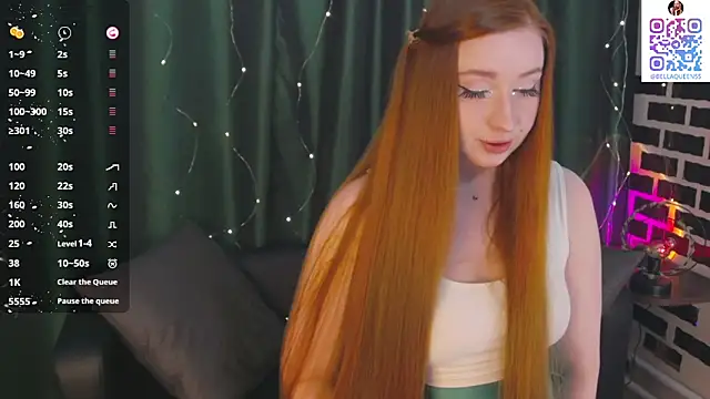 Snapshot of BellaQueennss chatting on 4, 12, 2025 BellaQueennss online show from 4, 12, 2025