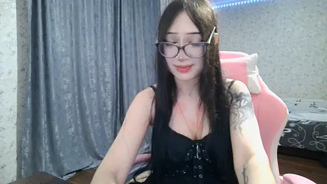 Snapshot of cupcakevice chatting on 3, 12, 2025 cupcakevice online show from 3, 12, 2025