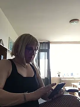 simone xdressing online show from 9, 3, 2025