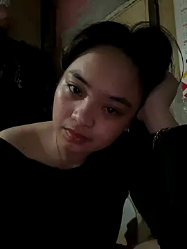 Snapshot of pinayyours18 chatting on 19, 11, 2025 pinayyours18 online show from 19, 11, 2025