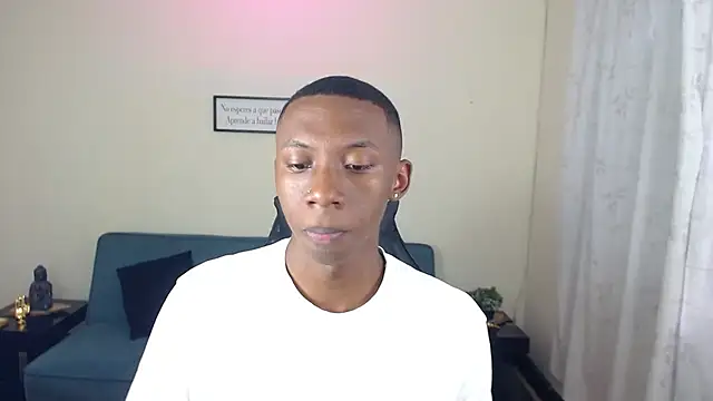 Snapshot of Miilo18 chatting on 4, 12, 2025 Miilo18 online show from 4, 12, 2025