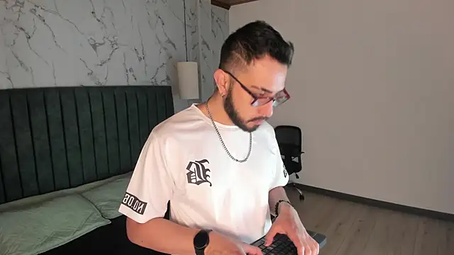 Snapshot of dave_wolff chatting on 7, 1, 2026 dave wolff online show from 7, 1, 2026