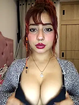 Snapshot of Sarah_Lark- chatting on 4, 12, 2025 Sarah Lark- online show from 4, 12, 2025