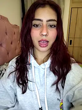 Snapshot of Sarah_Lark- chatting on 20, 12, 2025 Sarah Lark- online show from 20, 12, 2025