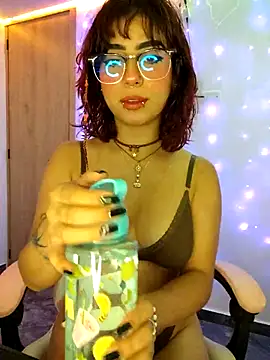 Snapshot of Sarah_Lark- chatting on 20, 4, 2026 Sarah Lark- online show from 20, 4, 2026