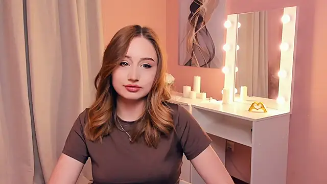 Snapshot of ReinaHenslin chatting on 13, 11, 2025 ReinaHenslin online show from 13, 11, 2025