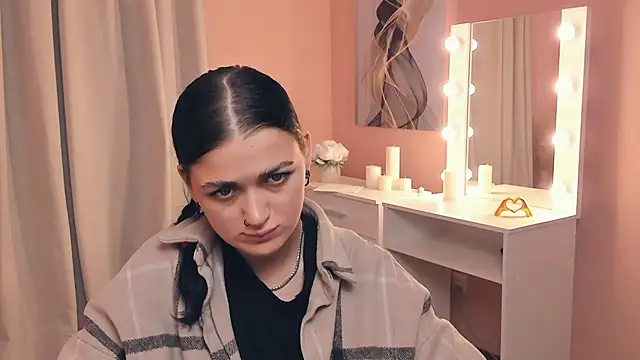 Snapshot of ShanelLevoy chatting on 14, 11, 2025 ShanelLevoy online show from 14, 11, 2025