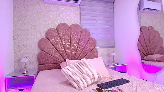 mia fontana  online show from 20, 11, 2025