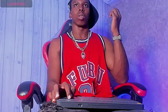 Snapshot of mike_aly chatting on 21, 12, 2025 mike aly online show from 21, 12, 2025