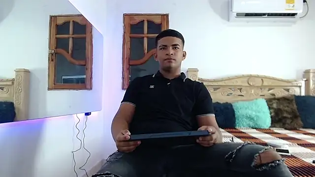 mathews    online show from 30, 11, 2025