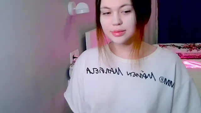 Snapshot of cuddlymisa chatting on 11, 11, 2025 cuddlymisa online show from 11, 11, 2025