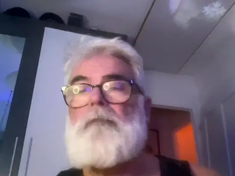 Snapshot of LeatherSdaddy chatting on 28, 11, 2025 LeatherSdaddy online show from 28, 11, 2025