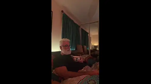 Snapshot of LeatherSdaddy chatting on 30, 11, 2025 LeatherSdaddy online show from 30, 11, 2025