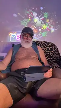 Snapshot of LeatherSdaddy chatting on 16, 12, 2025 LeatherSdaddy online show from 16, 12, 2025