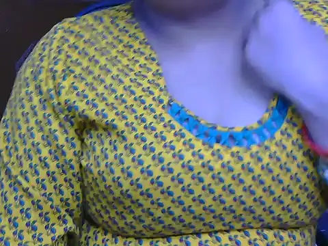 Snapshot of meera_hotty chatting on 11, 11, 2025 meera hotty online show from 11, 11, 2025