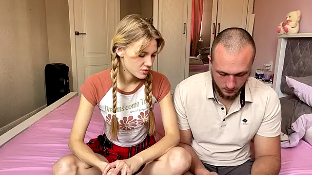 Snapshot of Daisy_Couple chatting on 14, 12, 2025 Daisy Couple online show from 14, 12, 2025