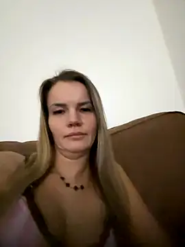 Snapshot of Cutebrowneyes_ chatting on 4, 12, 2025 Cutebrowneyes online show from 4, 12, 2025