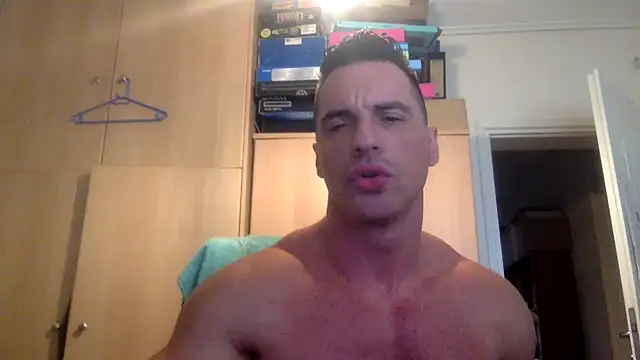 bubblemaleass35 online show from 18, 11, 2025