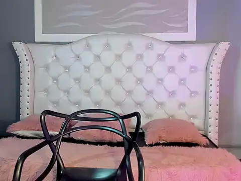 Snapshot of bella69__fox chatting on 20, 11, 2025 bella69 fox online show from 20, 11, 2025