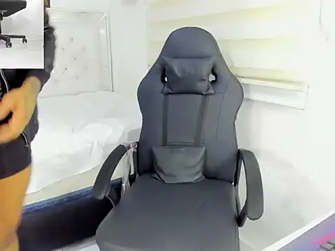 Snapshot of master_leather chatting on 3, 12, 2025 master leather online show from 3, 12, 2025