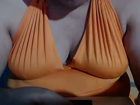 Snapshot of karolbb22 chatting on 12, 11, 2025 karolbb22 online show from 12, 11, 2025