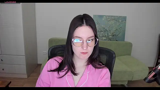 Snapshot of v_crizis324 chatting on 17, 5, 2026 v crizis324 online show from 17, 5, 2026