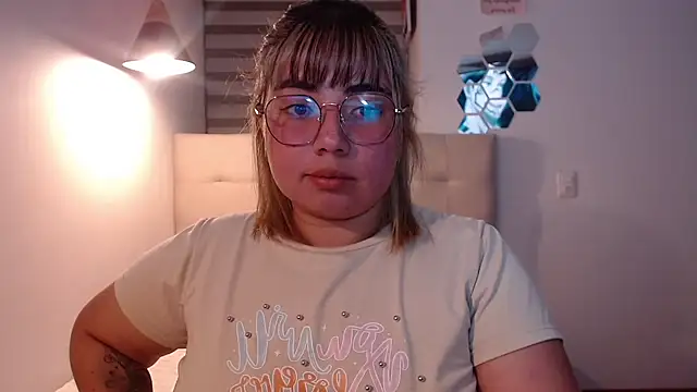 YiniBelle online show from 26, 11, 2025