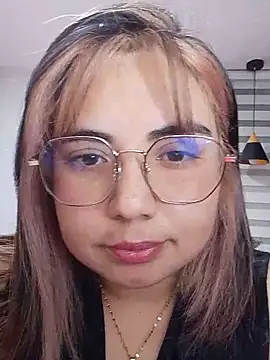 YiniBelle online show from 11, 4, 2026