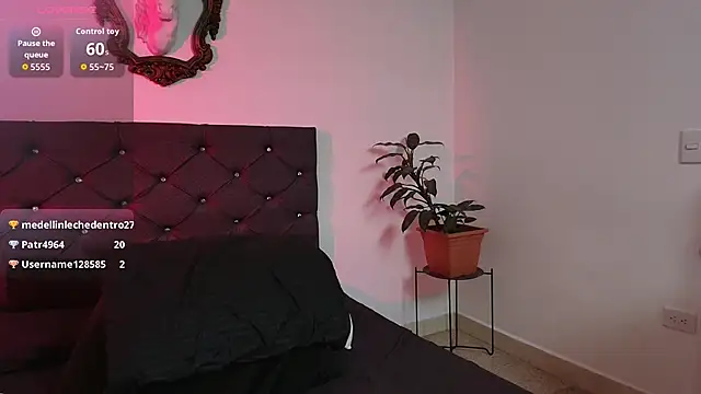 Snapshot of StephanieMadison chatting on 20, 11, 2025 StephanieMadison online show from 20, 11, 2025