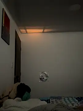 Snapshot of lucyrain_18 chatting on 16, 11, 2025 lucyrain 18 online show from 16, 11, 2025