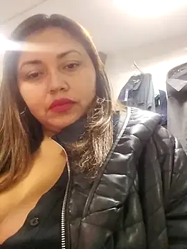 Snapshot of la_beba20 chatting on 4, 12, 2025 la beba20 online show from 4, 12, 2025