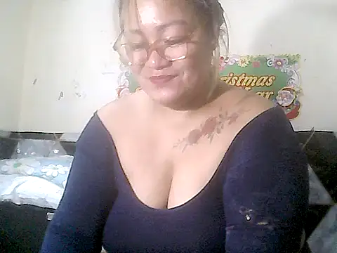 Snapshot of loriepinay46 chatting on 30, 11, 2025 loriepinay46 online show from 30, 11, 2025
