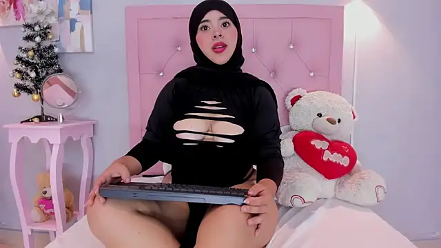 Snapshot of Adaharaa_cute chatting on 15, 11, 2025 Adaharaa cute online show from 15, 11, 2025